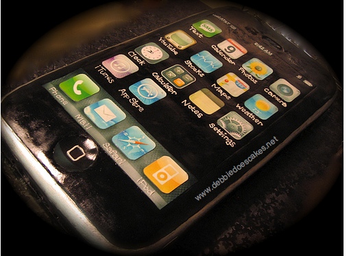 iphone-birthday-cake.jpg