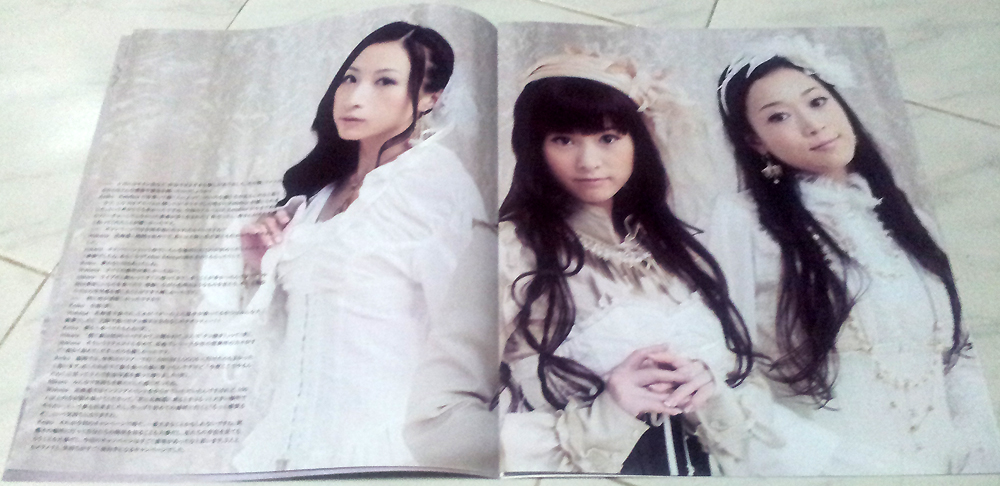 Kalafina+Paper+25Nov2011+03.jpg