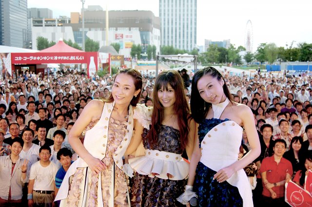 news_xlarge_kalafina_live02.jpg